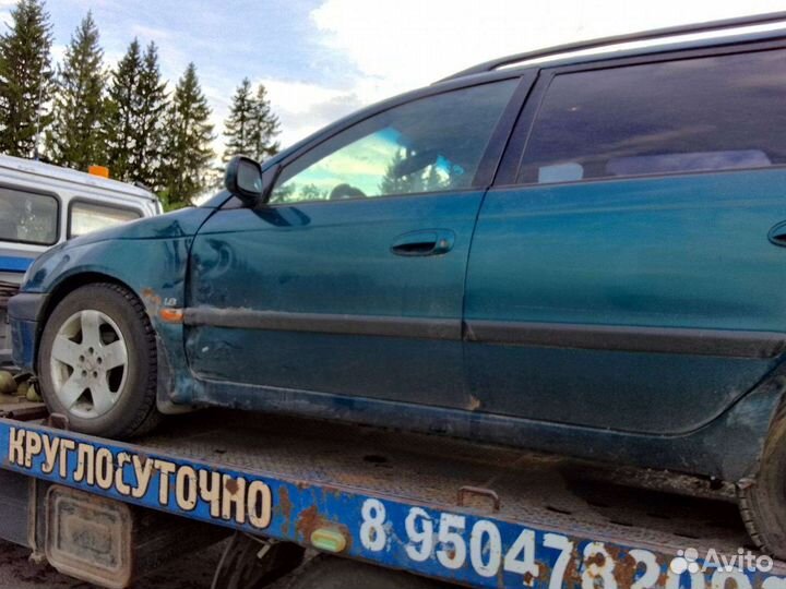 Toyota Avensis 1.8 МТ, 1998, битый, 260 000 км