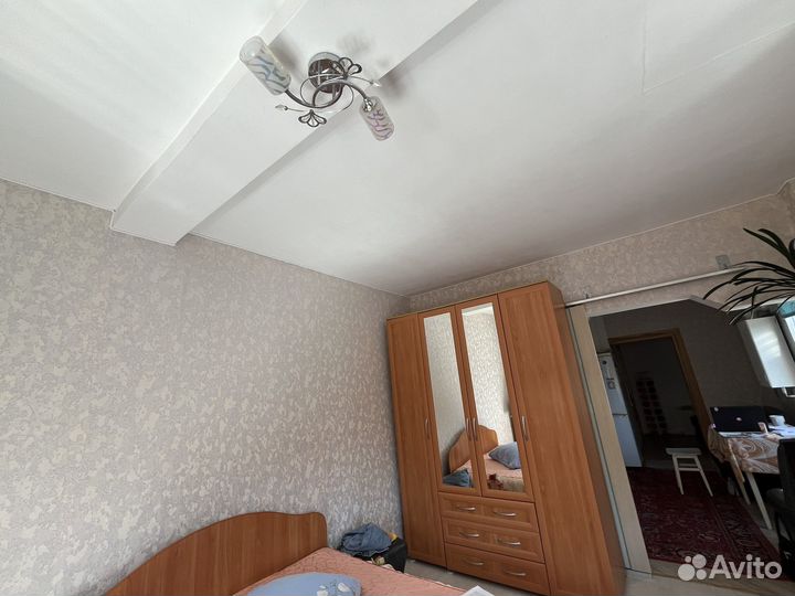 Шкаф трехсекционный