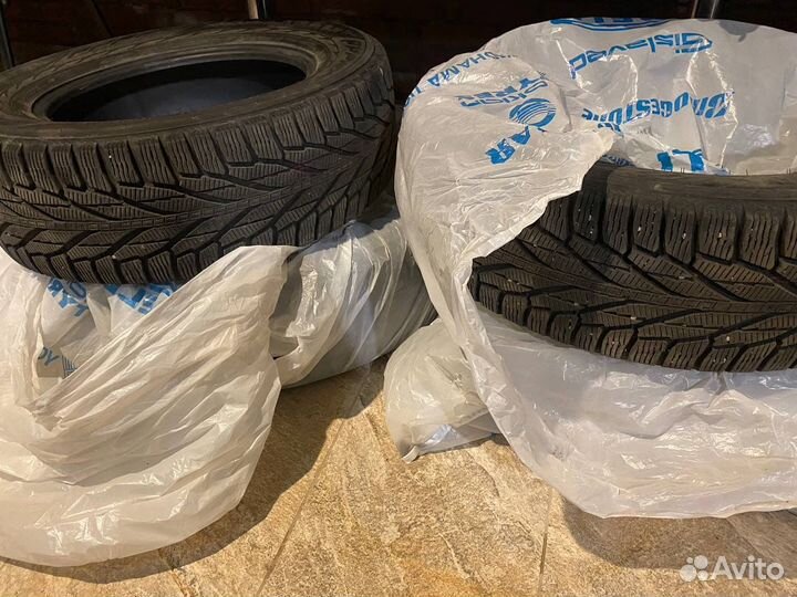 Nokian Tyres Hakkapeliitta R2 215/65 R16