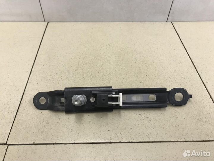 Механизм регулировки ремня безопасности Corolla E1