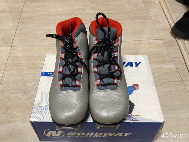 Лыжные ботинки