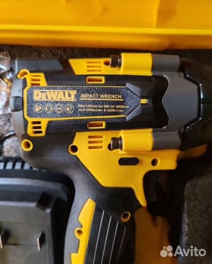 Аккумуляторный гайковерт DeWalt 800 Нм (Арт.92172)