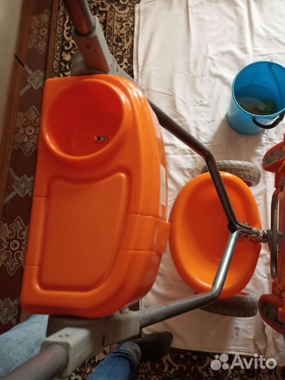 Детский велосипед с ручкой