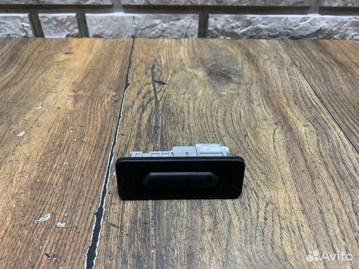 LADA Vesta Кнопка открывания багажника