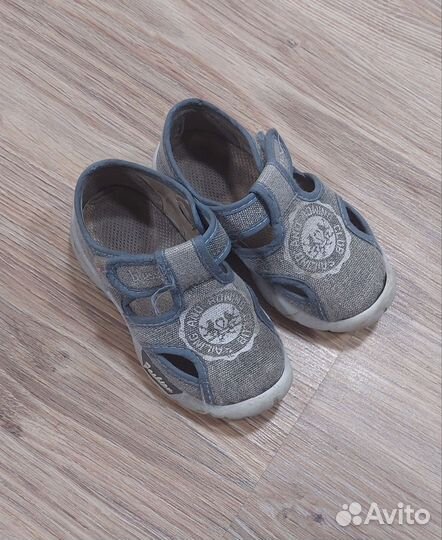 Одежда и обувь на мальчика 2-4 года