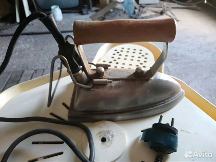 Утюг старинный