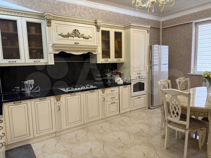 3-к. квартира, 107,3 м², 8/10 эт.