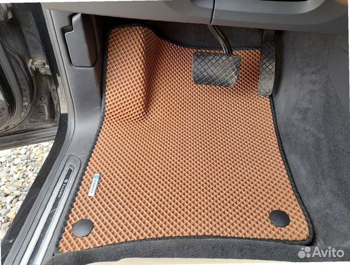 Задние коврики на автомобиль