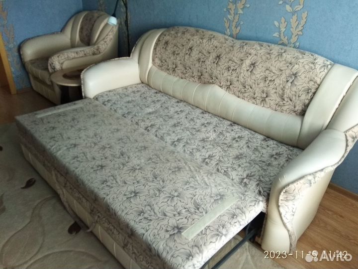 Продам диван с креслом