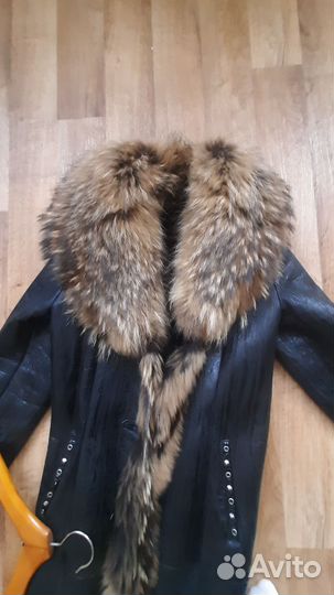 Дубленка с мехом енота
