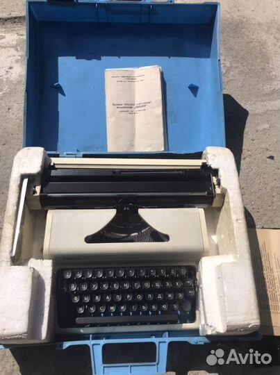 Продается пишущая механическая портативная