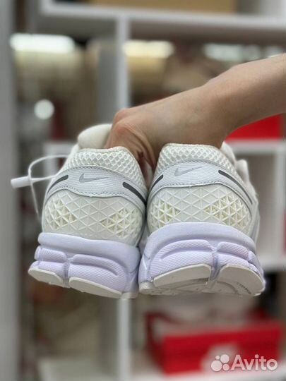 Кроссовки Nike Zoom Vomero 5 белые