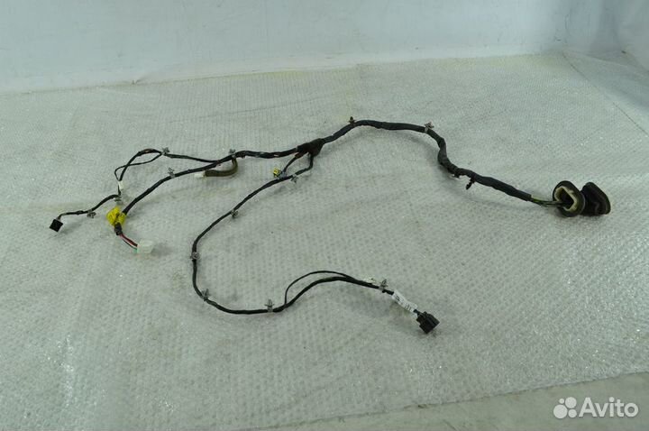 Проводка передней прав двери SsangYong 8271031024