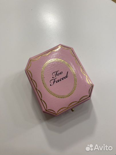 Too faced хайлайтер