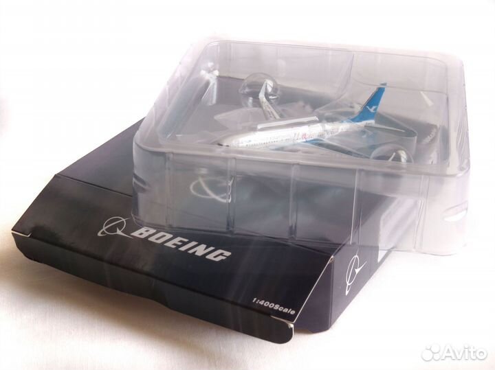 Модель самолёта Boeing 737-800 Xiamen Air (1:400)