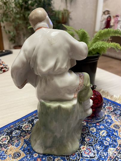 Фарфоровая статуэтка СССР. Гармонист
