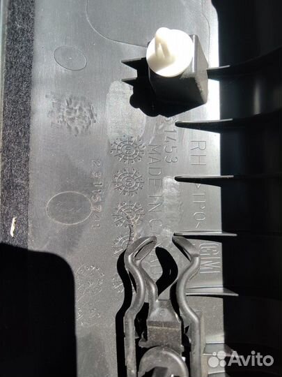 Правая накладка передней стойки Chevrolet Camaro