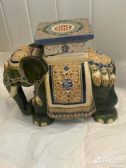 Керамическая напольная подставка слон