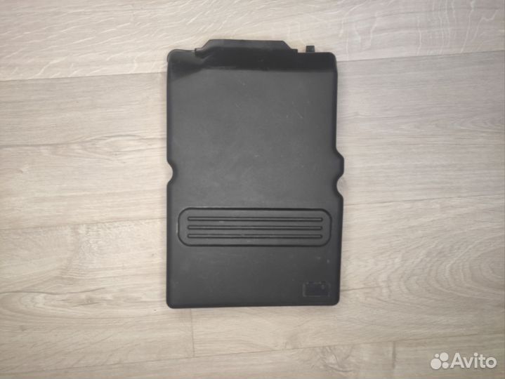 Крышка аккумулятора Мазда 3 бк