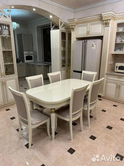 Стол и стулья для кухни. В наличии