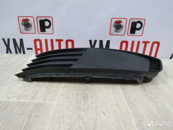 Решетка в бампер левая Skoda Octavia A7