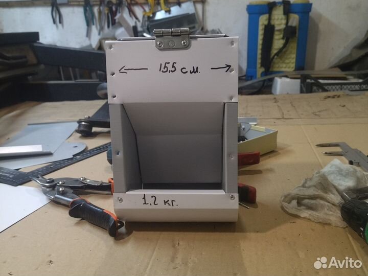 Бункерная кормушка для кроликов