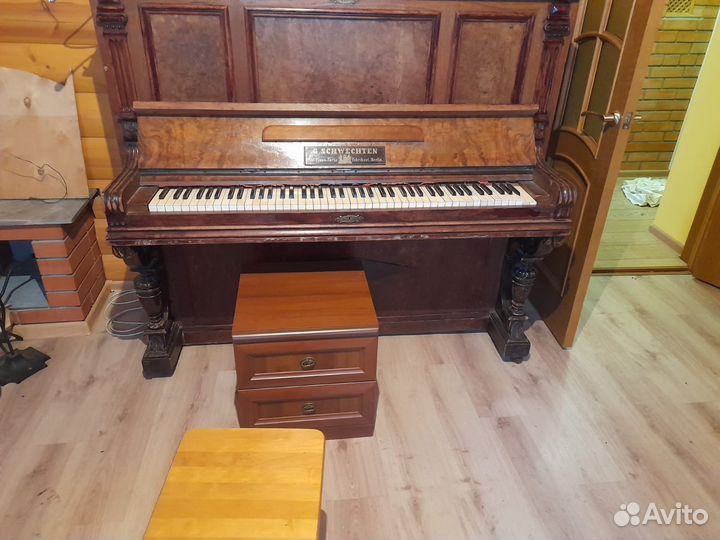 Антикварное пианино G. Schwechten