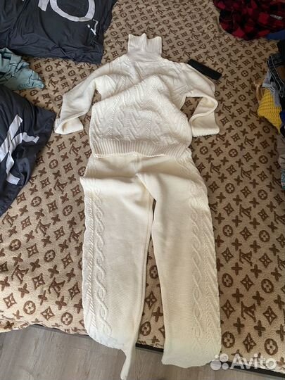 Костюм вязаный