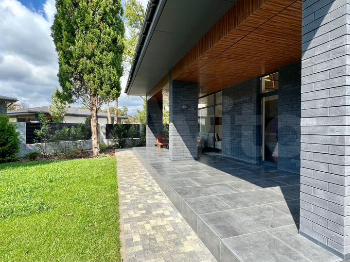 Дом 180 м² на участке 5,5 сот.