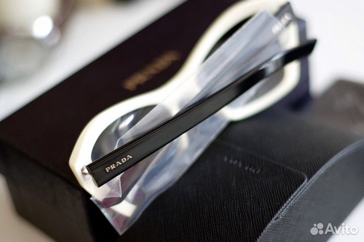 Очки Prada женские