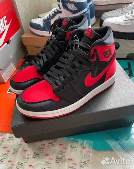 Кроссовки Nike Air Jordan 1 High OG satin bred