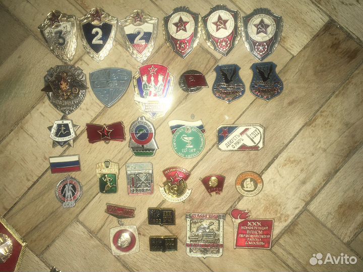 Значки или фурниура