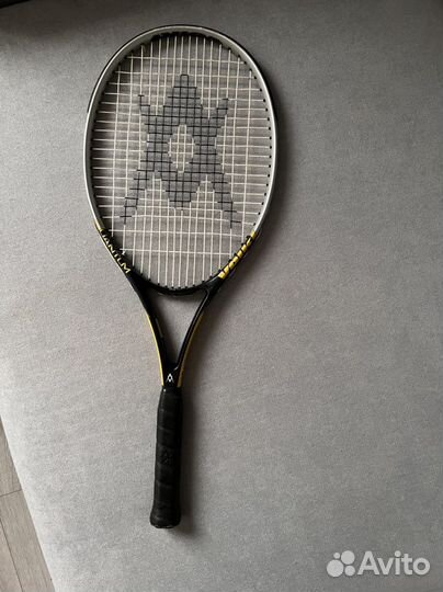 Теннисная ракетка