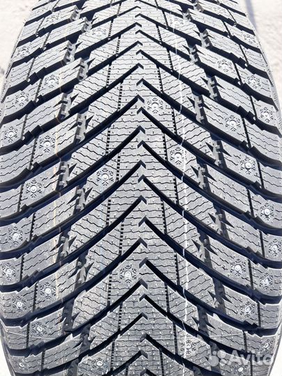 Grenlander Icedefensor Stud II 315/35 R21 102T