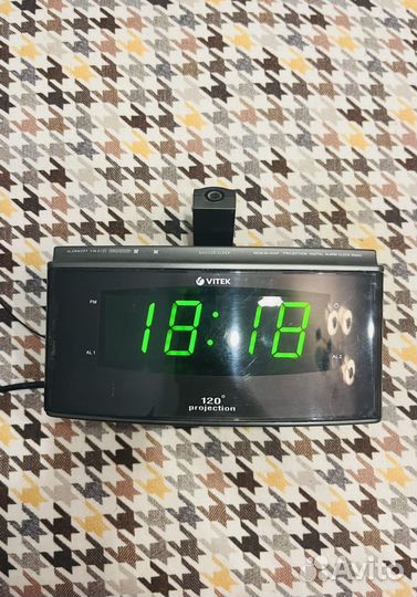 Радиобудильник часы с проектором Vitek