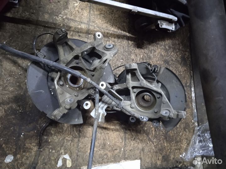 Кулак поворотный задний dodge challenger LD