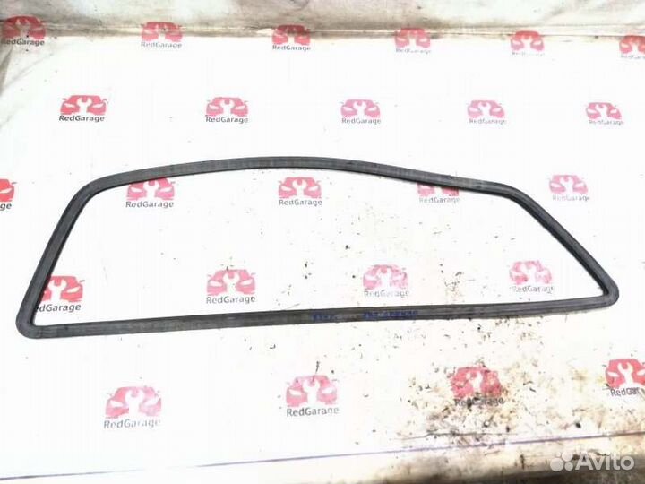 Уплотнитель стекла задний Mitsubishi L200 K34T