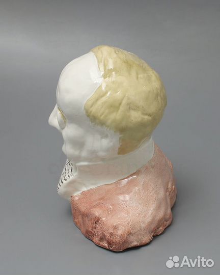 Бюст В. И. Качалова, Кукрыниксы, фаянс Киров