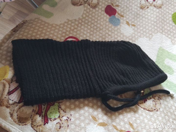 Капор женский вязаный и шапочка. Новый
