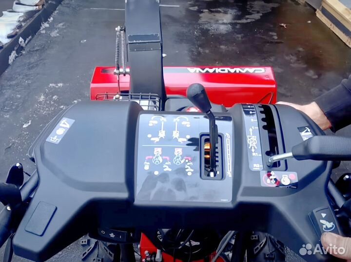 Снегоуборщик Canadiana CM741450SE витрина 10 лс