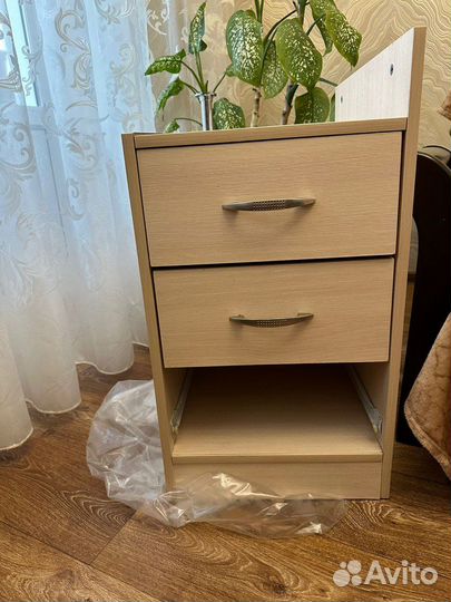 Письменный компьютерный стол, б/у, требует ремонт