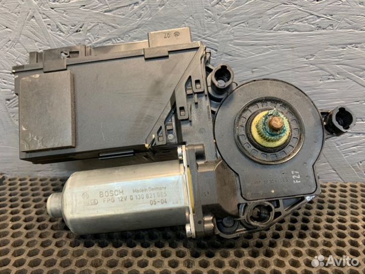 Мотор стеклоподъемника передний правый Bentley