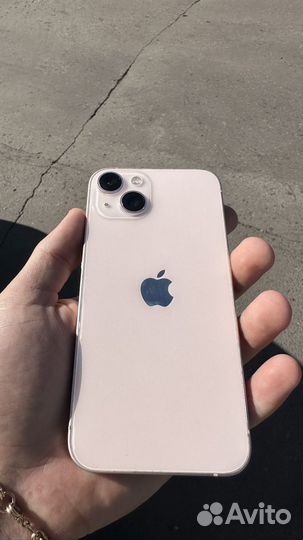 Телефон iPhone 13