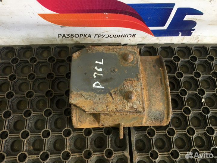 1268400 Проставка стремянки рессоры