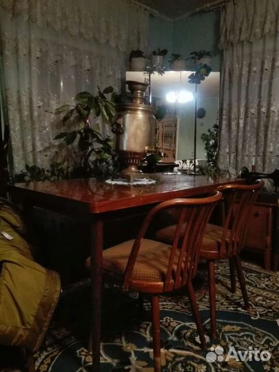 Старинный стол и два стула Шуман