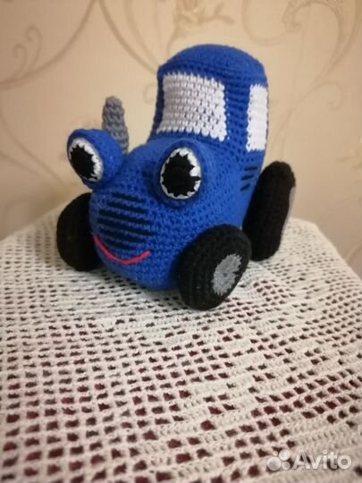 Синий трактор игрушка