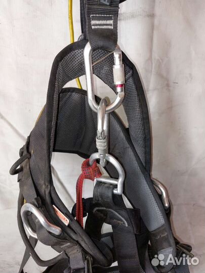 Страховочная привязь petzl