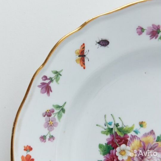 Коллекционная фарфоровая тарелка с ручной росписью