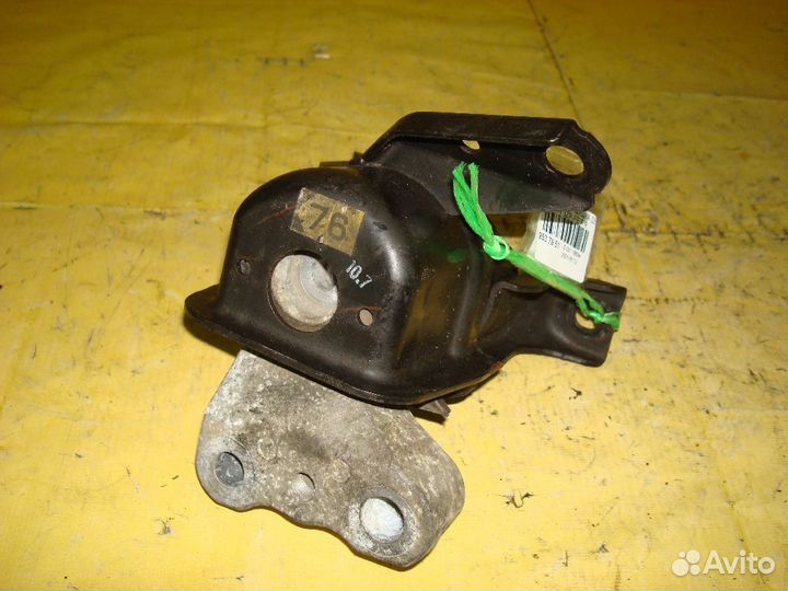 Подушка двс Toyota Voxy ZRR70W (Переднее Правое)