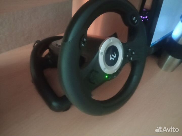 Игровой руль с педалями